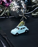 208251310 light blue folkevogn bobbel med juletræ på taget mini 8,5 cm fra House Doctor på jule bord - Tinashjem